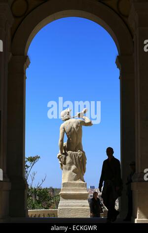 Francia, Bouches du Rhone, Marsiglia, distretto di Longchamp, Palazzo Longchamp costruito nel XIX secolo, monumento storico, il padiglione centrale, il Water Tower, Triton suonare la conchiglia Foto Stock