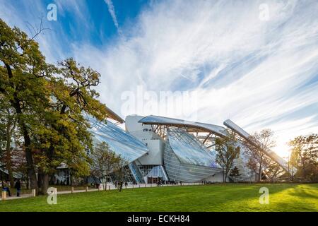 Francia, Parigi, Bois de Boulogne, Louis Vuitton Foundation dall' architetto Frank Gehry Foto Stock