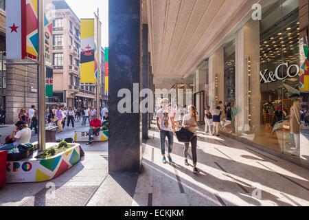 L'Italia, Lombardia, Milano, corso Vittorio Emanuele II Foto Stock