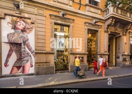 L'Italia, Lombardia, Milano, Sergio Rossi shop street Via Monte Napoleone Foto Stock