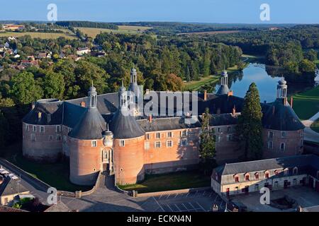 Francia, Yonne, Saint Fargeau, il castello, (vista aerea) Foto Stock