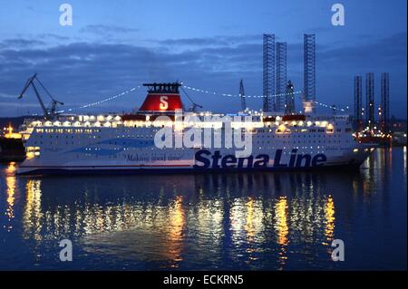 Gdynia, Polonia 16th, dic. 2014 Scene presso il cantiere navale a Gdynia. Stena Line traghetto va a Gdynia Ferry Terminal Credit: Michal Fludra/Alamy Live News Foto Stock