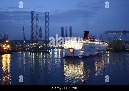 Gdynia, Polonia 16th, dic. 2014 Scene presso il cantiere navale a Gdynia. Stena Line traghetto va a Gdynia Ferry Terminal Credit: Michal Fludra/Alamy Live News Foto Stock