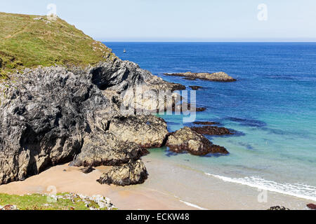 Una insenatura di sabbia accanto a Porth scherzo o Polly scherzo spiaggia vicino ai seguenti luoghi di interesse: Crantock Cornwall South West England Regno Unito Foto Stock