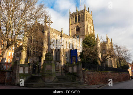 Chiesa di Santa Maria, il Lace Market, Nottingham, Regno Unito 16 dicembre 2014. Una giornata di sole e di docce con una temperatura superiore di 7C in Lace Market area di Nottingham. Chiesa di Santa Maria è un grado 1 elencato la costruzione di architettoniche e di interesse storico ed è uno di soltanto 5 grado 1 edifici elencati di Nottingham. La chiesa è anche noto come St Mary's in Lace Market. Credito: Mark Richardson/Alamy Live News Foto Stock