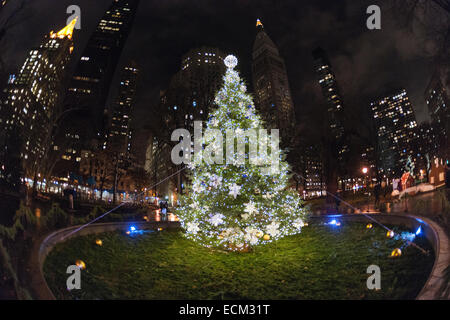 Il Madison Square Park albero di Natale a New York Martedì, 9 dicembre, 2014. (© Richard B. Levine) Foto Stock