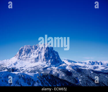 Il Sassolungo Sassolungo Val Gardena Alpe di Siusi allo Sciliar Sciliar e Santnerspitz dal Passo Gardena Selva Dolomiti Foto Stock