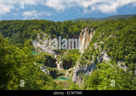 La grande cascata nel Parco Nazionale dei Laghi di Plitvice, Croazia Foto Stock