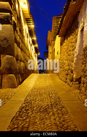 Inca i muri di pietra e la strada di ciottoli, Cusco, Perù Foto Stock