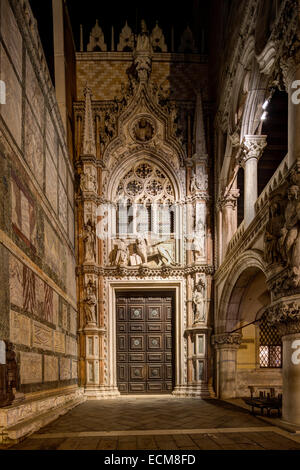 La Porta della Carta (1442), il Palazzo Ducale e il Palazzo Ducale di Venezia, Italia Foto Stock