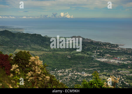 Vista aerea a ovest dal Monte Isabel de Torres montagna di Puerto Plata con Ocean World Park Repubblica Dominicana Foto Stock