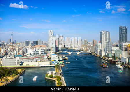 Tokyo, Giappone skyline della città sul fiume Sumida.