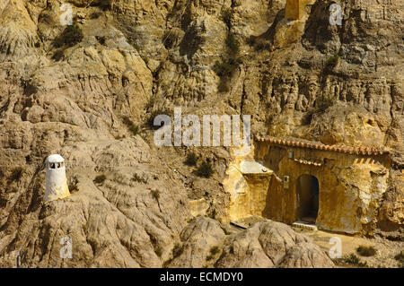 Casa-grotta a Santiago troglodite trimestre, Guadix, Marquesado regione, provincia di Granada, Andalusia, Spagna, Europa Foto Stock