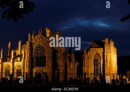 Melrose Abbey al crepuscolo, Melrose, Scottish Borders, Scotland, Regno Unito, Europa Foto Stock