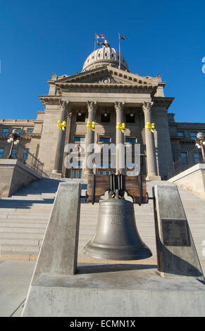 Boise Idaho governo lo State Capitol Building con cupola e nastri di colore giallo per il soldato POW Bowe Bergdahl da Haley ID Foto Stock