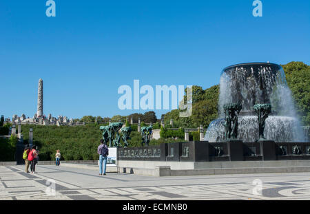 Oslo Norvegia Vigeland installazione scultura parco Fontana 1924-1943 Frogner Park Gustav Vigeland più famoso artista in Norvegia Foto Stock