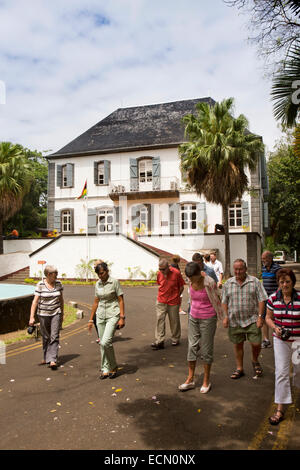 Maurizio, Mahebourg, gente che visita museo nazionale di storia, in Chateau des Robillards Foto Stock