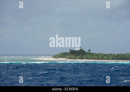 Oceano Pacifico occidentale, Stati Federati di Micronesia, Isole Caroline, stato di Yap. Minuscola isola remota di Gaferut. Foto Stock