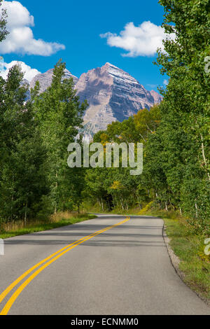 Maroon Creek Road nel Maroon Bells area di Aspen nelle Montagne Rocciose del Colorado Foto Stock