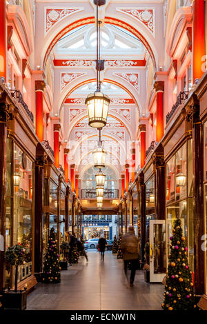 L'interno del Royal Arcade off Old Bond Street a Londra, Inghilterra Foto Stock