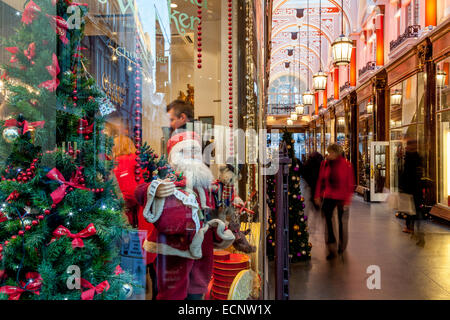 L'interno del Royal Arcade off Old Bond Street a Londra, Inghilterra Foto Stock