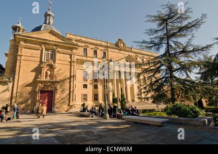 SALAMANCA, Spagna - Febbraio 5,2013: studenti universitari in Anaya Palace, casa della Facoltà di Filologia, il 5 febbraio 2013 ho Foto Stock