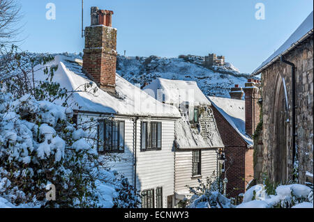 Passaggio di chiesa, Hastings Old Town nella neve. East Sussex. Regno Unito Foto Stock