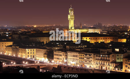 Panoramica vista notturna di Firenze, Italia. Foto Stock