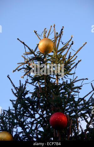 Rossa e dorata glitterball Decorazione per albero di Natale Foto Stock