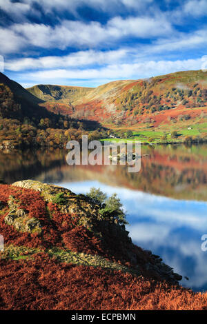 Ullswater nel Parco nazionale del Lake District catturato da vicino alla rupe di argento. Foto Stock