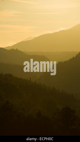 Guardando verso sud dalla A5 nell'Snowdonia sulle colline vicino a Betws-y-coed Foto Stock