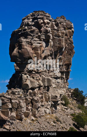 Una faccia di uno dei due pinnacoli di roccia camino monumento nazionale - Southern Colorado Foto Stock