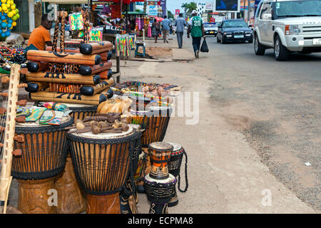 Negozio di souvenir su Oxford Street, Osu, Accra, Ghana, Africa Foto Stock