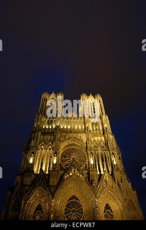 Cattedrale di Reims di notte, Champagne, Francia, Europa Foto Stock