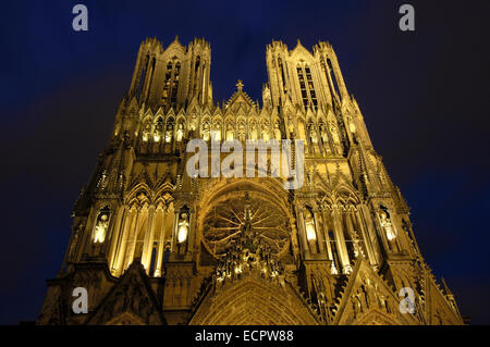 Cattedrale di Reims di notte, Champagne, Francia, Europa Foto Stock