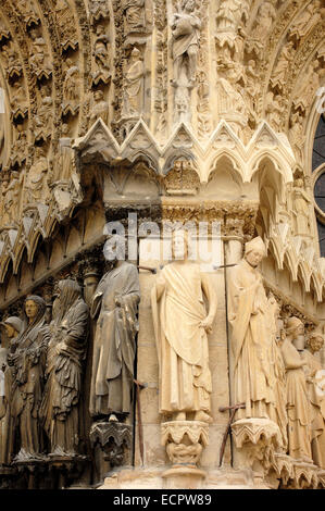 Statue, Cattedrale di Reims, Champagne, Francia, Europa Foto Stock