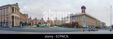 Piazza Indipendenza Maydan Nezalejnosti a Kiev Ucraina giorno nuvoloso tempo SCENIC. Foto Stock