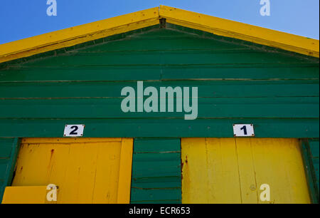 Colorata Spiaggia Vittoriano capanne sulla spiaggia di Muizenberg vicino a Cape Town, Sud Africa. Foto Stock