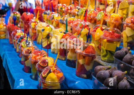 Un trito di frutta pronto per portare sul mercato la Boqueria a Barcellona, ​​catalonia, Spagna Foto Stock