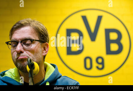 Dortmund, Germania. Xviii Dicembre, 2014. Dortmund's head coach Juergen Klopp parla durante una conferenza stampa del Borussia Dortmund a Dortmund, Germania, 18 dicembre 2014. Foto: Friso Gentsch/dpa/Alamy Live News Foto Stock