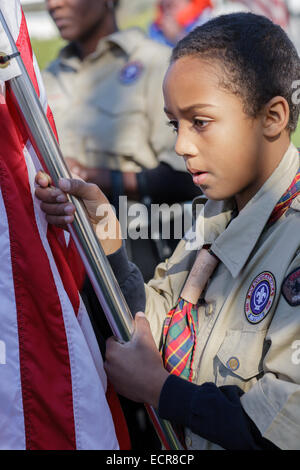 Boy Scout partecipare ai veterani giorno Servizi, Cobleskill, Schoharie County, New York, Stati Uniti d'America Foto Stock