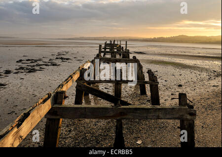 Abbandonato il molo in legno, Fahan, County Donegal, Irlanda. Foto © George Sweeney/Alamy Foto Stock