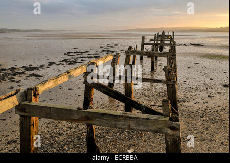 Abbandonato il molo in legno, Fahan, County Donegal, Irlanda. Foto © George Sweeney/Alamy Foto Stock