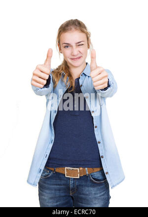 Ragazza giovane con capelli biondi mostra pollice in alto Foto Stock