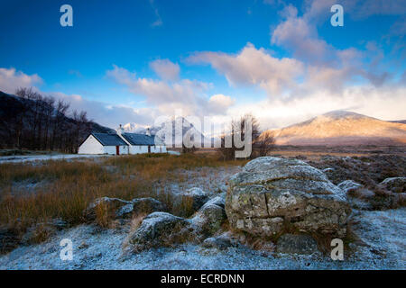 Una spolverata di neve in Black Rock Cottage, Glencoe Scotland Regno Unito Foto Stock