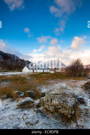 Una spolverata di neve in Black Rock Cottage, Glencoe Scotland Regno Unito Foto Stock