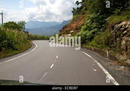 Strada rurale tra da Lat e Nha Trang, Vietnam. Foto Stock