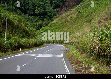 Strada rurale tra da Lat e Nha Trang, Vietnam. Foto Stock