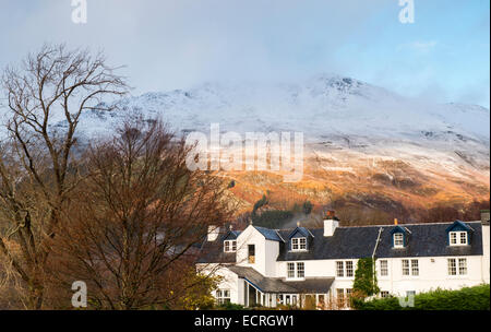 Kintail Lodge in Invershiel sulle rive di Loch Duich nelle Highlands della Scozia, Regno Unito Foto Stock