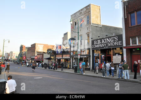 Beale Street, casa dei blues club, bar e ristoranti nel centro cittadino di Memphis, Tennessee. Foto Stock